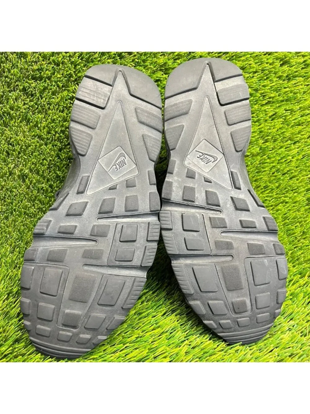 Nike Air Huarache Run Boys Size 7Y Triple Black Athletic Running Shoes Sneakers